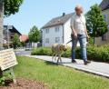Bild: Gabi Schönberger
Hundebesitzerin Barbara Raß ist sauer. Sie hält die Schilder vor der Grundschule in Schirmitz für eine Beleidigung aller Hundebesitzer und vor einer Schule für völlig unangebracht.