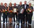 Bild: exb
Anlässlich seiner 50-Jahr-Feier ehrt der Stopselclub Gebenbach einige Mitglieder (von links): Bürgermeister und Schirmherr Peter Dotzler, Pfarrvikar Christian Preitschaft, Helmut Hentschke, Maria Hentschke, Vorsitzende Sonja Seidel, Norbert Hager, Peter Nitsche, Landrat Richard Reisinger und Angela Nitsche.