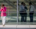Bild: Michael Kappeler/dpa
Annegret Kramp-Karrenbauer, Bundesvorsitzende der CDU, telefonierend auf der Terrasse des Bundestages. Wird sie Kanzlerkandidatin? Und ist das jetzt überhaupt wichtig?