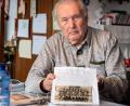 Bild: pml
Albin Schmids Lebensmittelpunkt ist das Rote Kreuz. Seit fast 40 Jahren ist er mit "Leib und Seele BRKler". Hier mit der wohl ältesten Aufnahme der Rettungskolonne Kemnath.