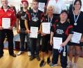 Bild: bim
Im Bild von l nach r: Willi Rappl, Betreuer Andreas Mathis, Danny Naber, Silko Salomo, Tschirsky Petray, Trainer Wolfgang Fuchs, Jörg Gottschalk und Carmen Hochholzer.