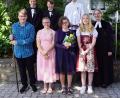 Bild: weu
Drei Konfirmandinnen und drei Konfirmanden feierten mit Pfarrerin Ruth Schlinke und der Gemeinde Konfirmation in der Auferstehungskirche: (untere Reihe von links) Julia Zeitler, Stefanie Fleischmann, Lorelai Sempf, (obere Reihe von links) Fritz Reuter, Kilian Groß, Jason Olzog.