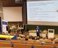 Bild: gib
Aufmerksam verfolgten Hochschulvertreter aus ganz Bayern die Diskussion darüber, was Biotechnologie alles möglich macht. Von links: Die Professoren Karsten Weber, Simone Schürle, Christiane Woopen und Oliver Amft. BR-Wissenschaftsredakteurin Jeanne Turczynski moderierte.