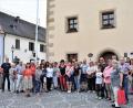 Bild: rgr
Rund 40 Interessierte begeben sich bei einer Stadtführung durch Grafenwöhr auf historische Spurensuche.