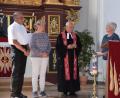 Bild: wku
Georg und Käthe Pirner werden von Pfarrer Konrad Schornbaum, Kirchenvorsteher Anita Dehling und Thomas Pirner verabschiedet (von links).