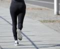 Symbolbild: Wolfgang Kumm/dpa
Eine Joggerin (Symboldbild) ist am Samstag in Schnaittenbach von einem Unbekannten sexuell belästigt worden. Er sitzt inzwischen in Untersuchungshaft.