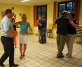 Bild: bl
Voll konzentriert widmen sich die Kursteilnehmer in Schmidgaden den Schrittfolgen von Cha-cha-cha oder Samba.