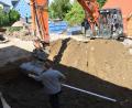 Bild: dob
Grabungstechniker Sebastian Gierschke von der Archäologischen Service-Stelle Franken hat die Baugrube der "Villa" gesichtet und detailliert vermessen. Archäologische Funde entdeckte er keine. Lediglich ein paar Porzellanteller in der Brandform kamen zum Vorschein.