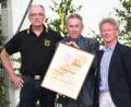 Bild: JOCHEN NEUMANN 
ERBENDORF
Der Bezirksvorsitzende des Bayerischen Turnverbandes, Anton Högele (mitte) überreichte die Dankurkunde der Verbandes an (von links) Spartenleiter Bernd Rose und TSV-Vorsitzenden Bernhard Reis.