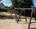 Bild: gi
Der Kinderspielplatz am Nelkenweg in Moosbach ist nach umfangreicher Sanierung fertig.