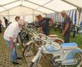Bild: frd
Diese perfekten 50er Mopeds wurden in der Firma von Arno Dietrich gebaut und wurden von den Besuchern ebenso bestaunt wie die fast 100 Jahre alten Modelle.