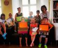 Bild: exb
Eva Rößler, Leiterin der Mittwochsgruppe, fertigte mit den Kindern im Leseclub hübsche Lesekisten. Mit im Bild Michaela Härtl (rechts), Leiterin des Waldershofer Leseclubs.