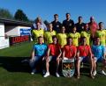 Bild: gel
Ein bunte Truppe. Die Top-Schiedsrichter Ambergs hinten von links in schwarzen Trikots: Matthias Kraus, Thomas Ehrnsperger, Benjamin Mignon. Mitte von links die Landesliga-Schiris in Gelb: Julian Roidl, Moritz Fischer, Mathias Zahn, Konas Kohn, Manuel Röhrer, Tim Schuller. In Rot vorne von links die Bezirksliga-Schiris: Lukas Schwendner, Adrian Kohn, Sergej Alscheko, Felix Hahn fehlt. Die Förder-Schiris (blau) Julian Rupp (links) und Nico Wiehrl (rechts).