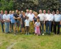 Bild: adj
Bild: Zum 75. Geburtstag gratuliern die Vertreter der Vereine. Anton Bodenmeier (vorne Mitte, mit seiner Frau Elisabeth, seinen Söhnen, Schwiegertochter und Enkeln) freut sich über die vielen Glückwünsche.