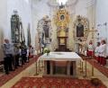 Bild: gz
Die Festmesse zelebrieren im Beisein zahlreicher Fahnenabordnungen und Kirchenbesucher Pfarrer Erwin Bauer und Pfarrvikar Bivin.