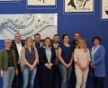 Bild: tat
(von links): Schulleiterin Michaela Bergmann, Bürgermeister Josef Reindl, 2. Vorsitzende Stefanie Escherl, Schriftführer Uwe Bergmann, Schatzmeisterin Caroline Wagner, Beisitzer Andreas Gallner, 1. Vorsitzende Irmgard Birner, Kassenprüfer Thomas Kumeth, Beisitzerin Sabine Spindler und Kassenprüferin Gabi Schindler
