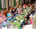 Bild: do
Am Tag der Handarbeit demonstrieren 24 "Künstlerinnen" im Gasthaus "Waldeslust" in Süßenweiher bei Speinshart ihr Geschick beim Stricken und Häkeln für einen guten Zweck.