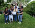 Bild: sne
Das "Kunterbunt"-Team, bestehend aus Yvonne Rothmaier, Susanne Schildbach (von links), Andrea Seidler (vorne) und Ines Gutt, nehmen eine 400-Euro-Spende von Frauen-Union und Junger Union entgegen.