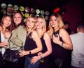 Bild: exb
Heiße Beats, volle Tanzfläche. Der Casino Saal in Amberg bebt, denn: Hunderte Feiernde driften durch die 2000er.