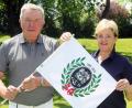 Bild: lst
GLC-Präsident Harald Thies (links), seit 28 Jahren selbst Golfer und seit 1990 Mitglied in Schmidmühlen, und seine Frau Paula (rechts) freuen sich auf das 50-jährige Jubiläum.