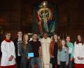 Bild: exb
Die Ministranten unterstützen die Fluthilfe der Steyler Missionare in Indien. Im Bild (von links): Ministrant Lukas Blei, Oberministranten Maximilian Würl und Jana Neumann, Julian Schornbaum, P. Yosef Bugalit, Tabea Schornbaum, die Ministrantinnen Magdalena und Marie Wittmann und Michelle Bitterer.