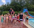 Bild: exb
Insgesamt 24 Kinder in zwei Gruppen machen bei den Schwimmkursen unter der Leitung von Verena Ellert und Benedikt Plab im Freibad Windischeschenbach mit.