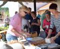 Bild: bö
Reich gedeckt mit Kaffee und Kuchen war für die Reisegruppe aus Schmidmühlen zum Nachmittagscafe im Restaurant in Raversdorf, wo sich sonst die übenden Soldaten aufhalten.