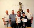Bild: bph
Die Vorstandschaft der Caritas Sozialstation Nabburg mit Vorsitzendem Pfarrer Hannes Lorenz (rechts), Kerstin Neidl (Zweite von rechts) und Geschäftsführer Gerhard Eilers (links) ist stolz auf das Ergebnis der Qualitätsprüfung. Die Arbeit ihres hochmotivierten Pflegeteams wurde vom Medizinischen Dienst der Krankenkassen mit der Bestnote 1,0 bewertet.