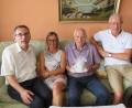 Bild: adj
Zweiter Bürgermeister Konrad Adam (links) gratuliert Gerhard Beck (Zweiter von links) zu seinem 80. Geburtstag. Ulrike und Matthias Volkmar freuen sich mit dem Jubilar.