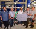 Bild: no
Zum Ortstermin an der neuen Anlage versammeln sich (von links) VG-Leiter Siegfried Holler, Diplom-Geologe Udo Hartmann, Verbandsrat Hans Pirner, Wasserwart Peter Kölbel, die Verbandsvorsitzenden Roger Hoffmann und Dieter Dehling sowie Wasserwart Ernst Herbst.