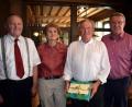 Bild: wku
Glückwünsche zum 80. Geburtstag (von links): Hans Trautmann, Ehefrau Lydia und Jubilar Willi Renner sowie Bürgermeister Hans Koch.
