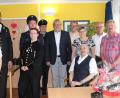 Bild: cs
Karl Knahn (sitzend) freut sich über viele Gratulanten an seinem 90. Geburtstag.