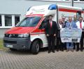 Bild: hcz
Mit einem voll ausgestatteten Rettungswagen erfüllt das BRK letzte "Herzenswünsche". Lions-Präsident Frank Wohl, Elmar Baumer und German Schieder (Zweiter, Vierter und Fünfter von links) unterstützen dies mit einer Zuwendung der Lions-Mitglieder von 8000 Euro.