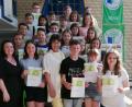 Bild: hir
Ein hervorragendes Ergebnis beim Programmierwettbewerb konnten die Schülerinnen und Schüler der Klassen 6b und 6d der Naabtal-Realschule erringen. Die Schulleiterin Hannelore Reil-Heining (1. Reihe 3. v. links) konnte zusammen mit der Projektverantwortlichen Angi Hirmer (links) die entsprechenden Urkunden überreichen.