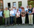 Bild: bgl
Die geladenen Gäste bei der Buchvorstellung (von links) Josef Lohrer, Willibald Wirnshofer, Rainer Reisinger, Hubert Teplitzki, Dritter Bürgermeister Peter Forster, Zweite Bürgermeisterin Christa Zapf, Jakob Kiener, Max und Ellen Zinnbauer, Bürgermeister Heinz Weigl, Margret Landgraf, Stadtpfarrer Alfons Kaufmann, Hedwig Pamler und Lang Georg.