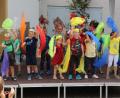 Bild: bph
Die Buben und Mädchen der Nabburger Kindergärten sorgten mit ihren Auftritten – im Bild die Kleinen von St. Marien – für Heiterkeit.