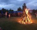 Bild: jzk
Hell lodern die Flammen des Johannisfeuers des Fichtelgebirgsvereins auf dem Eisweihergelände.