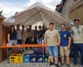 Bild: exb
Das junge Pfadfinderteam um die beiden Stammesleiter Tim Drechsler (Zweiter von rechts) und Tizian Steger (Fünfter von links) hat am Zimmermannsplatz alles im Griff: Das Stodlfest ist ein voller Erfolg.