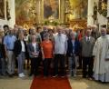 Bild: arw
Seit 25, 30,40, 50 und 60 Jahre sind die Ehejubilare verheiratet. Sie feiern mit Kaplan Rafau in St. Salvator einen Dankgottesdienst.