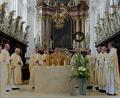 Bild: tr
Pfarrer Thomas Vogl (Mitte) war der Hauptzelebrant beim Festgottesdienst anlässlich Silbernen Priesterjubiläums. Als Konzelebranten waren zahlreiche Weggefährten des Geistlichen angereist.