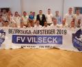 Bild: Stefanie Gradl
Die erfolgreiche Mannschaft des FV Vilseck mit Bürgermeister Hans-Martin Schertl (stehend Mitte) und Vorsitzendem Robert Liermann (stehend, Vierter von rechts).