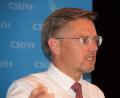 Bild: kro
91,3 Prozent der CSU-Delegierten votierten fpür den Brander Tobias Reiß als CSU-Kreisvorsitzender Reiß steht seit 2010 an der Spitze des CSU-Kreisverbandes.