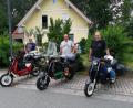Bild: exb
Mit 30 Jahre alten aber frisch restaurierten VEB-Oldtimer-Stadtrollern wollen Hans-Jürgen Kurz (von links), German Kraus und Helmut Lamche über den Großglockner nach Bibione düsen.