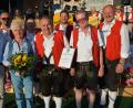 Bild: jr
Eine Ära bei der Stadtkapelle Tirschenreuth ging zu Ende, Manfred Minnich hörte nach 35 Jahren als Vorsitzender auf. Sein Nachfolger ist Stefan Reber. Unser Bild zeigt (von links) Bürgermeister Franz Stahl, 2. Vorsitzenden Tobias Bartsch, Johanna Minnich, Kapellmeister Martin Bartsch, Manfred Minnich, Tobias Schwägerl, den neuen Vorsitzenden Stefan Reber und Karl Schwägerl.