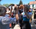 Bild: arw
Das Abklatschen gehört zum Tanz, der beim Bierfest von Grenadieren und Blaskapelle Träger schon am Vormittag beginnt.