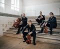 Bild: Stefanie Gradl
Die vier jungen Musiker Michal Sedlácek (Geige), Jan Maceek (Geige), Thomáš Krejbich (Viola)
und Mat j Št pánek (Violoncello) aus Tschechien bilden den krönenden Abschluss des Künstlersymposiums.
