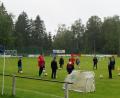 Bild: sgs
Aufmerksam hörten die Fußball-Kinder den Trainern des DFB-Mobils zu. Die Übungen nutzten sie, um Können am Ball und Koordination zu verbessern.