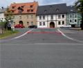 Bild: ow
Erneut wurde eine Straße in der Kulmstadt beschmiert. Unbekannte haben in auffälliger Farbe die Fahrbahn markiert und dabei unter anderem die Straßenbreite von Süd nach Nord falsch dargestellt. Sie beträgt in diesem Bereich 12,6 Meter und nicht wie eingezeichnet 7 Meter.