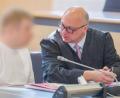 Bild: Armin Weigel/dpa
Der Angeklagte ehemalige Weidener spricht im Verhandlungssaal des Landgerichts mit seinem Verteidiger Uwe Grabner.