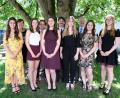Bild: rpe
Diese DJDG-Schülerinnen haben sich ein "sehr gutes" Abiturzeugnis erarbeitet (zwischen 1,0 und 1,5): von links, vordere Reihe: Julia Dennerlein, Laura Polito, Sophie Jana, Anna Sauerbeck, Luisa Gietl, Eva Friedrich; hinten von links: Oberstufenkoordinatorin Daniela Pröls, Ständiger Stellvertreter des Schulleiters, Dr. Bernhard Oswald, Schulleiter Günter Jehl, Oberstufenkoordinator Robert Seitz.